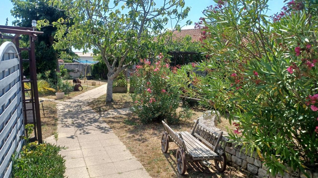 Le Clos Do Re Sainte-Marie-de-Ré Exteriör bild
